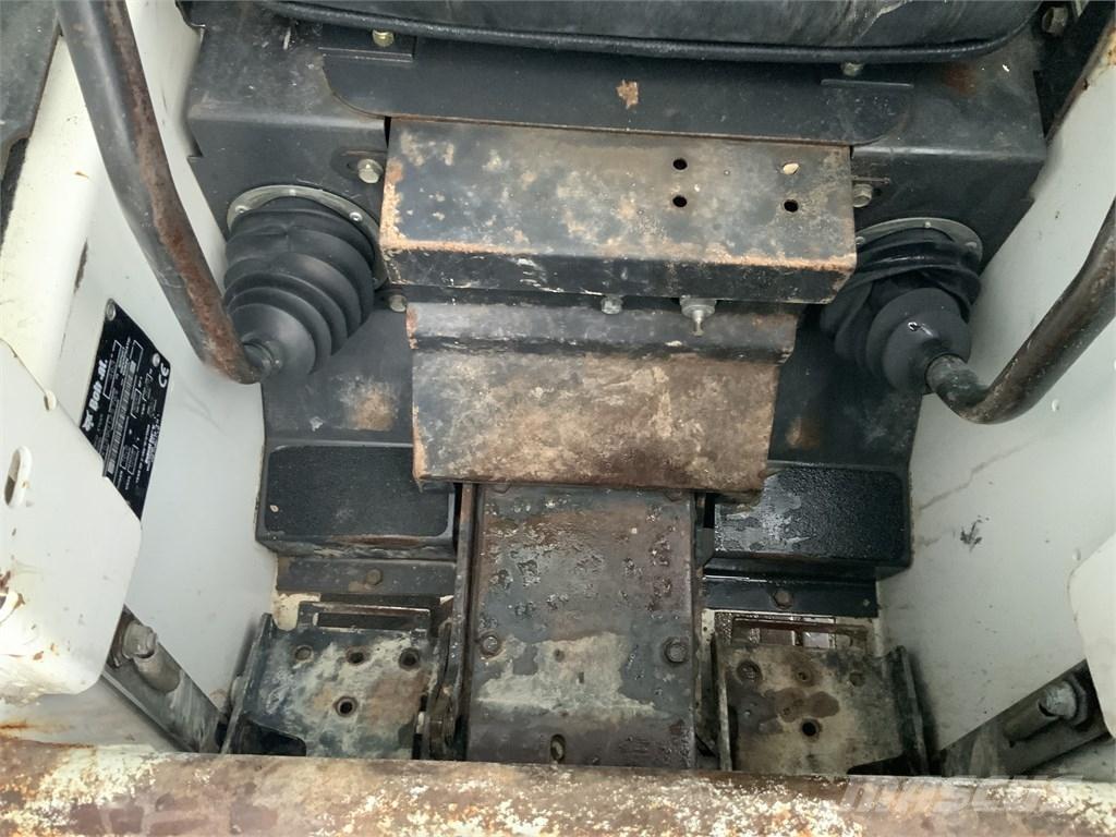 Bobcat 463 لوادر انزلاقية التوجيه