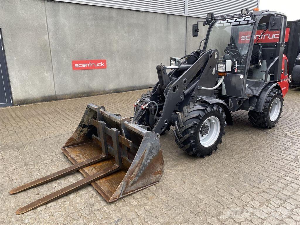 Weidemann 2070 لوادر متعددة الأغراض