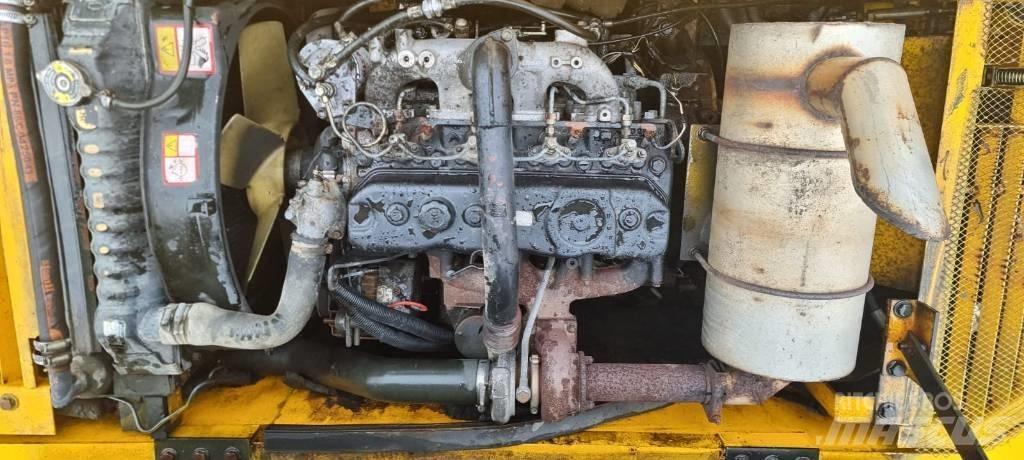 JCB JS 130 W حفارات بعجل