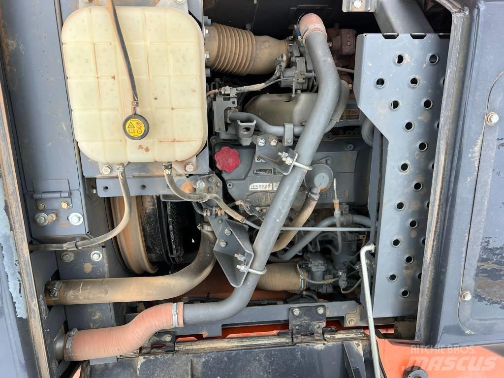 Hitachi ZX 210 LC-6 حفارات زحافة