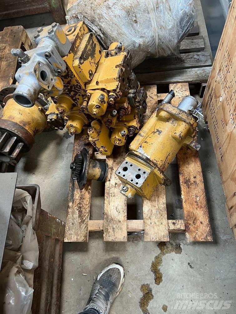 CAT 213 B LC valve حفارات زحافة