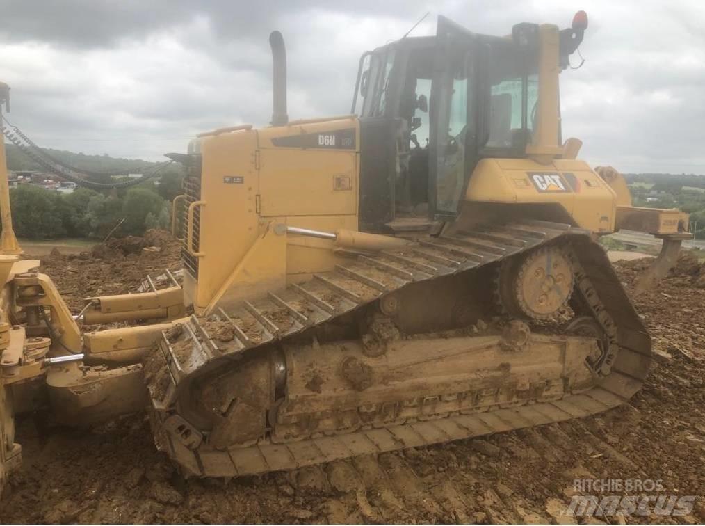 CAT D 6 N LGP بلدوزرات مجنزرة