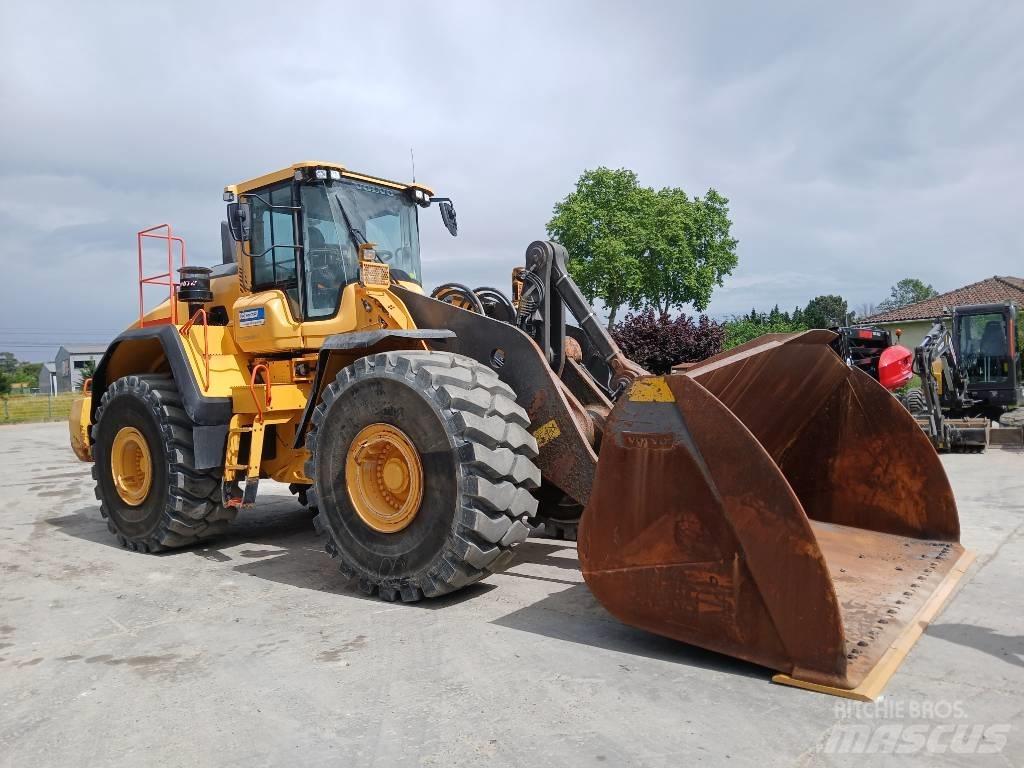 Volvo L 220 H لوادر بعجل