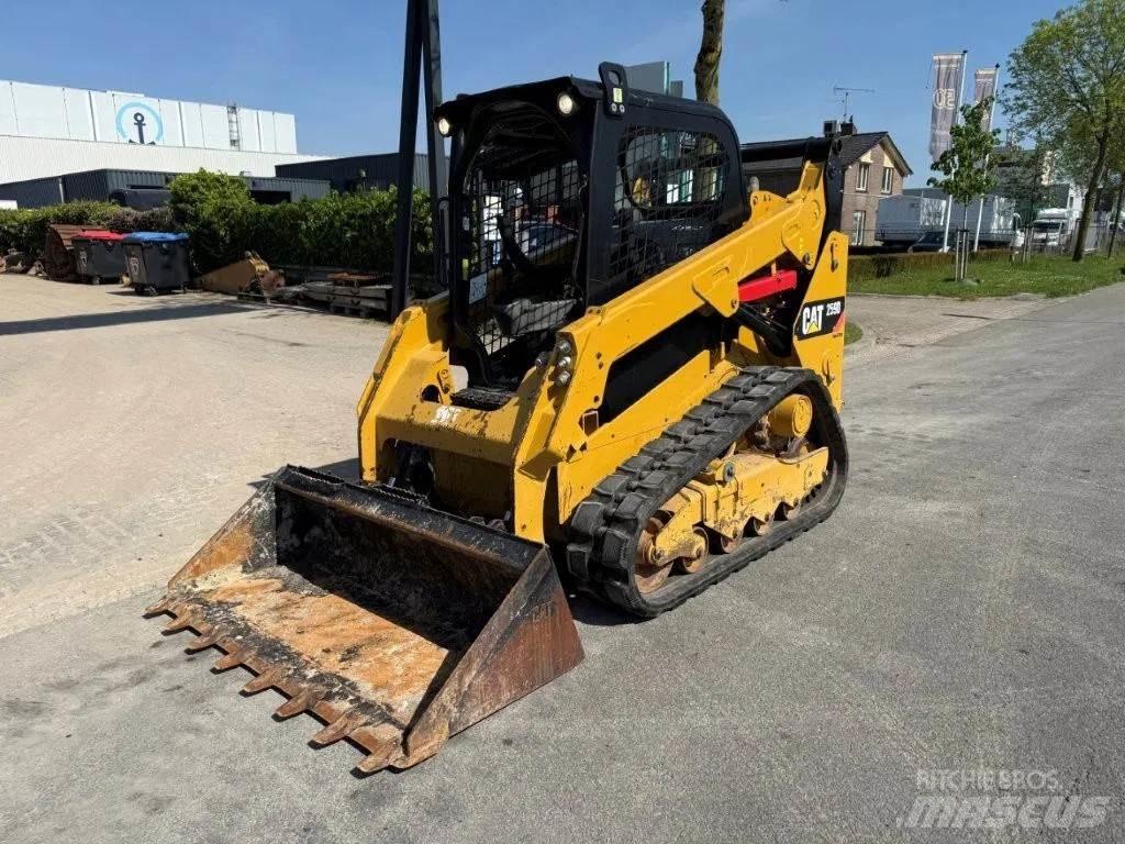 CAT 259D لوادر انزلاقية التوجيه