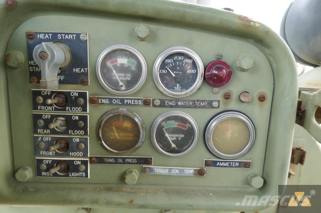 CAT D7F Ex-army بلدوزرات مجنزرة