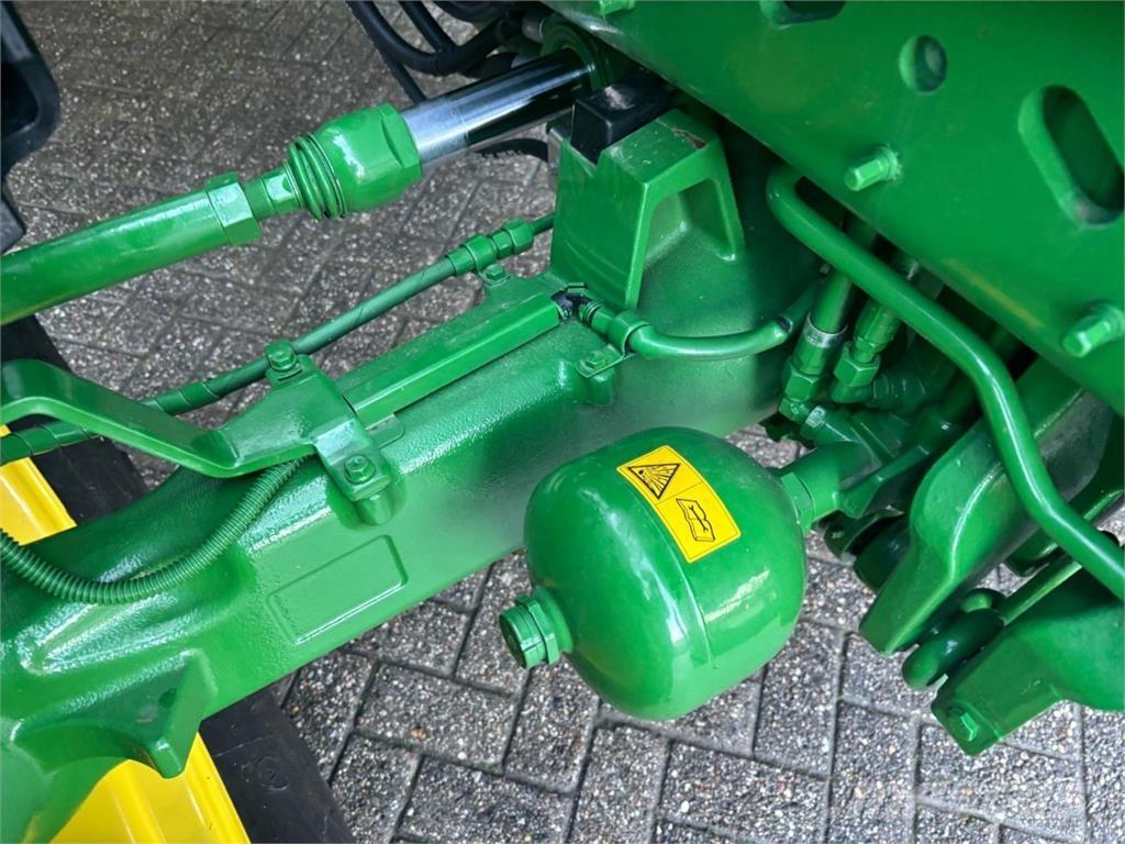 John Deere 6M185 الجرارات