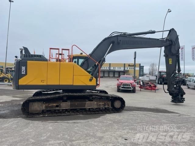 Volvo EC 250 EL حفارات زحافة