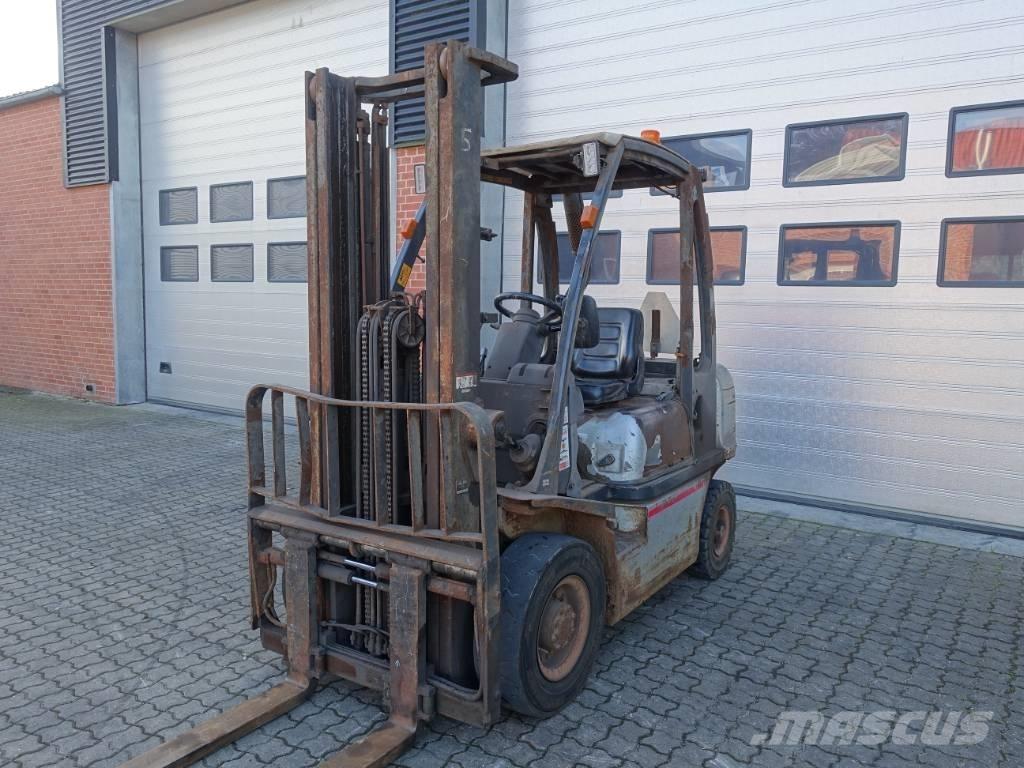 Nissan Y1D2A200 شاحنات الديزل