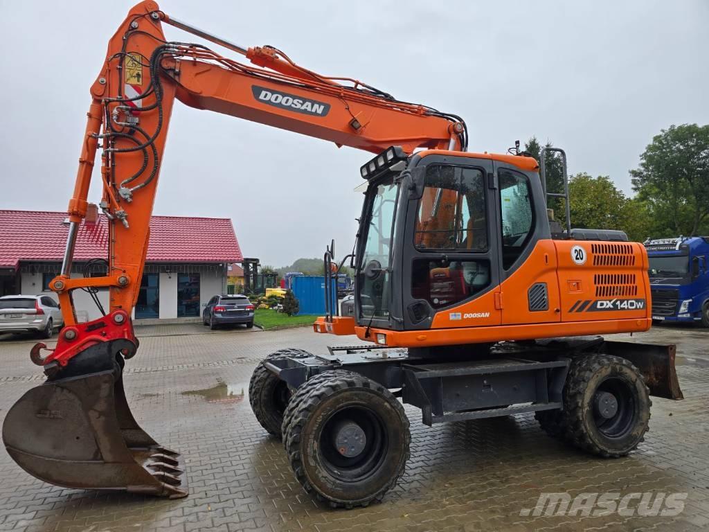 Doosan DX 140-W حفارات بعجل