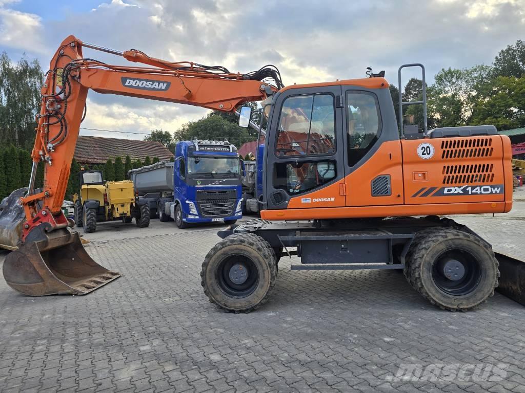 Doosan DX 140-W حفارات بعجل
