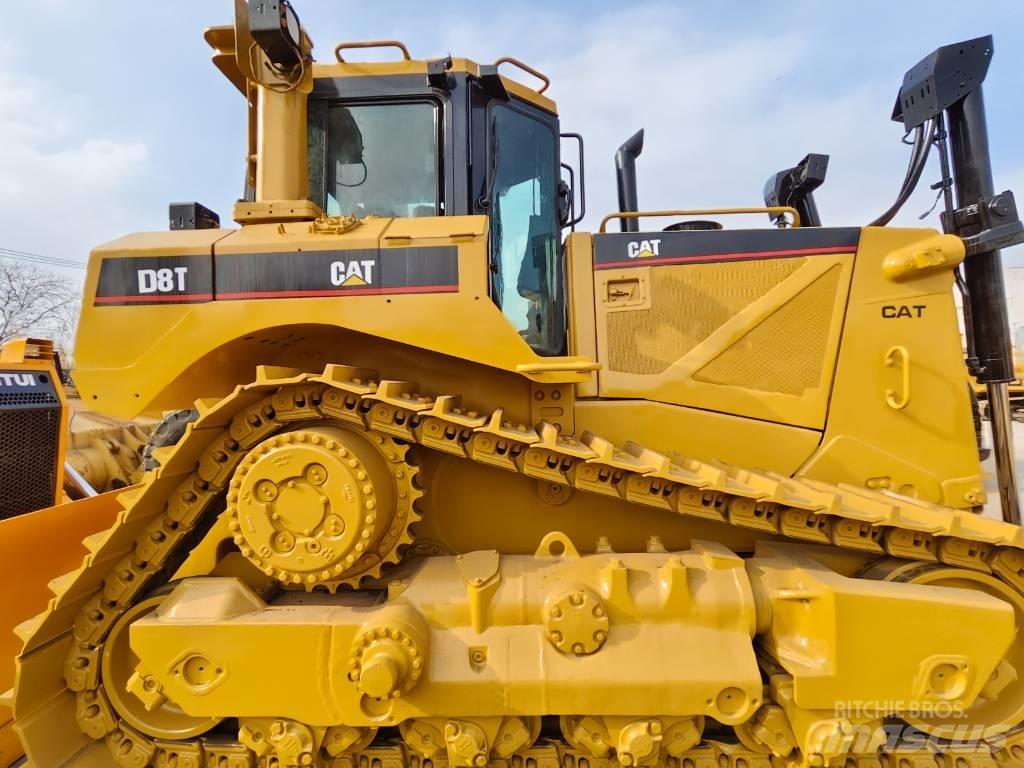 CAT D 8 T بلدوزرات مجنزرة
