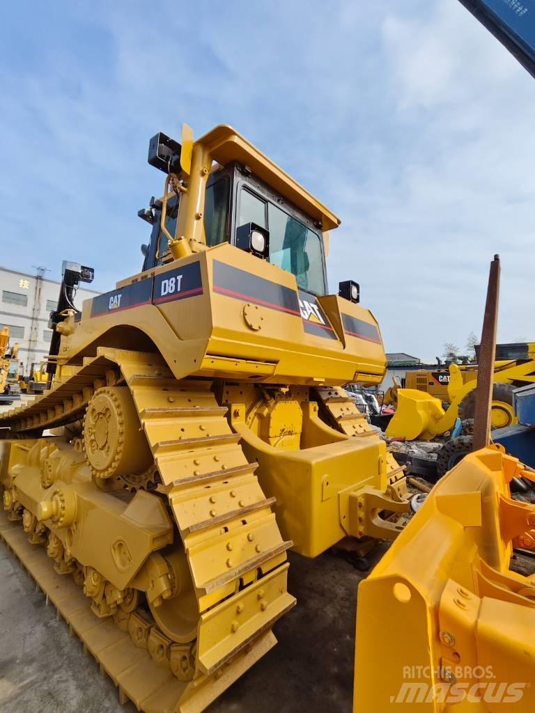 CAT D 8 T بلدوزرات مجنزرة