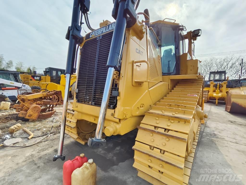 CAT D 8 T بلدوزرات مجنزرة