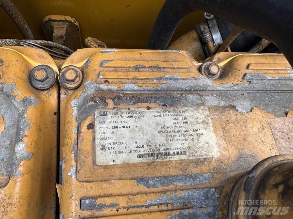 CAT 374DL حفارات زحافة
