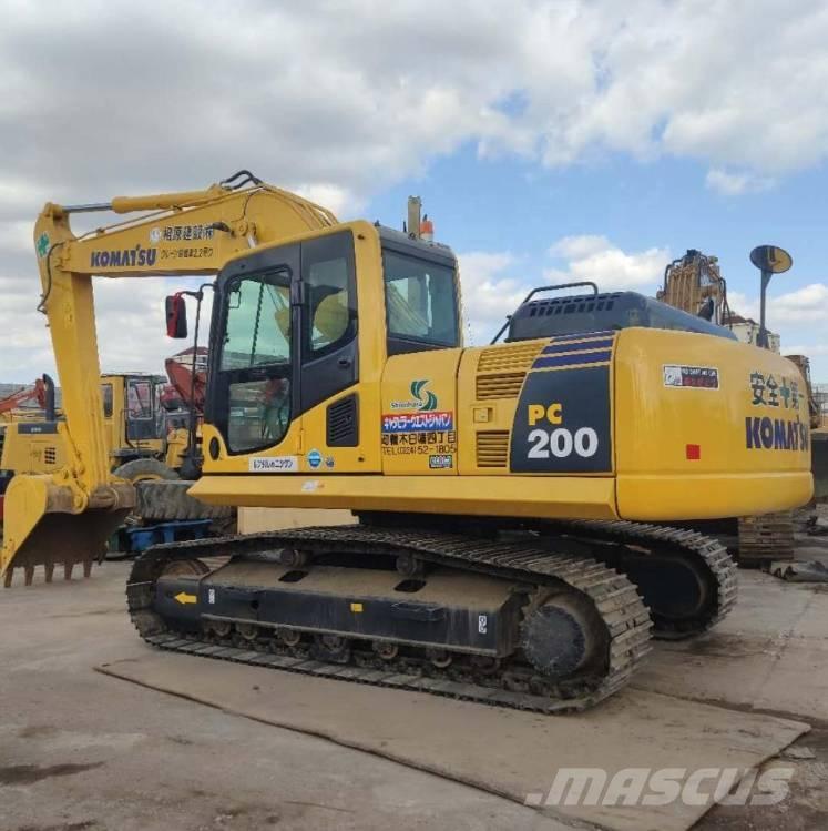 Komatsu PC 200-8 حفارات زحافة