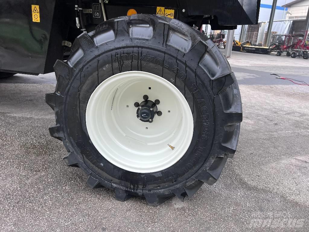 New Holland TC 4.90 حصادات