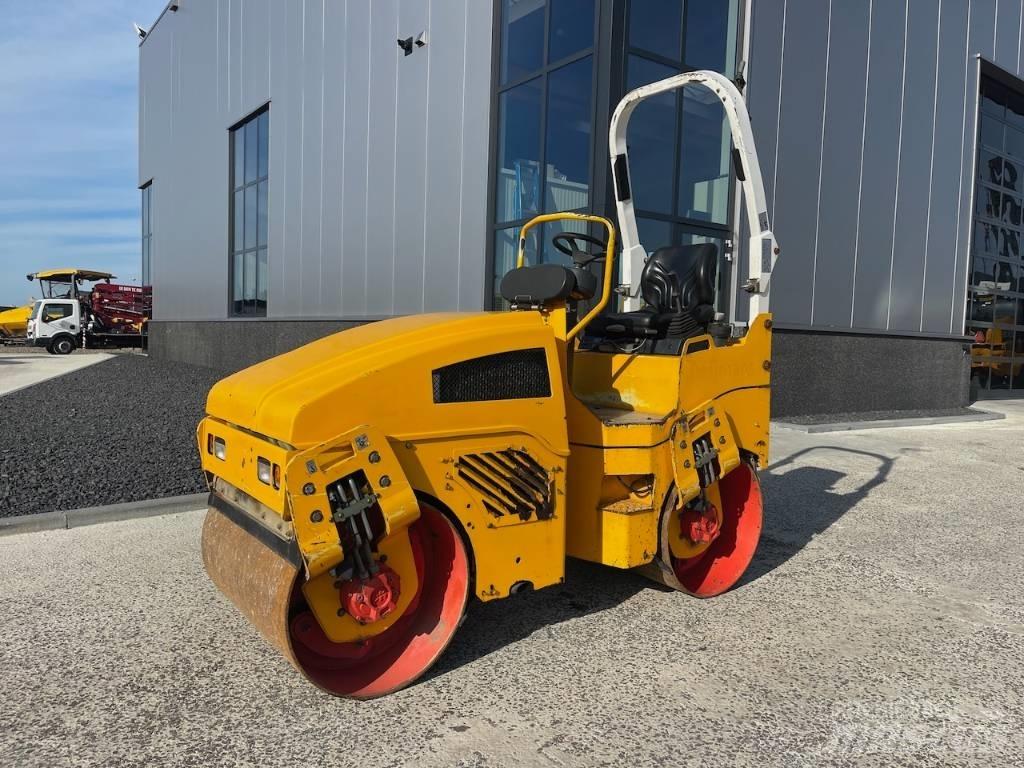 Bomag BW 100 AD-4 مداحل ثنائية الاسطوانة