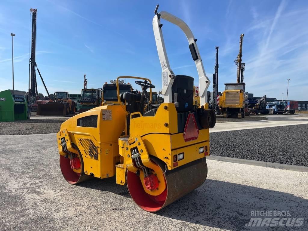 Bomag BW 100 AD-4 مداحل ثنائية الاسطوانة