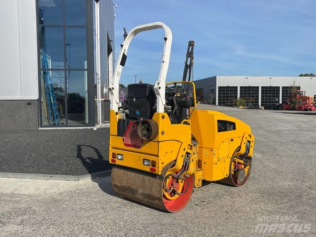 Bomag BW 100 AD-4 مداحل ثنائية الاسطوانة