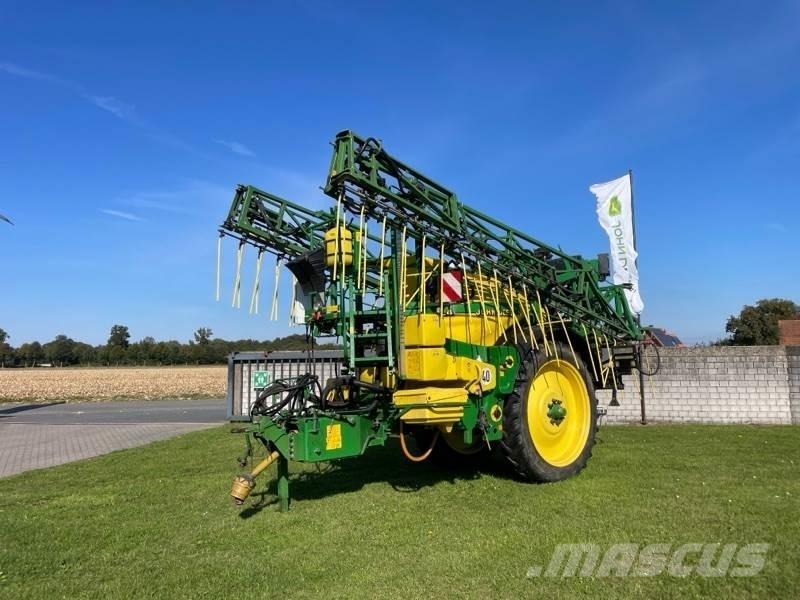 John Deere 824 الرشاشات