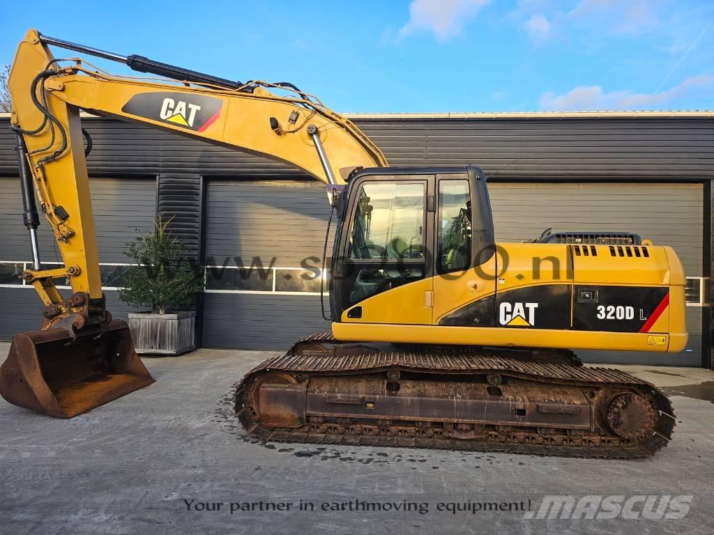 CAT 320 D L حفارات زحافة
