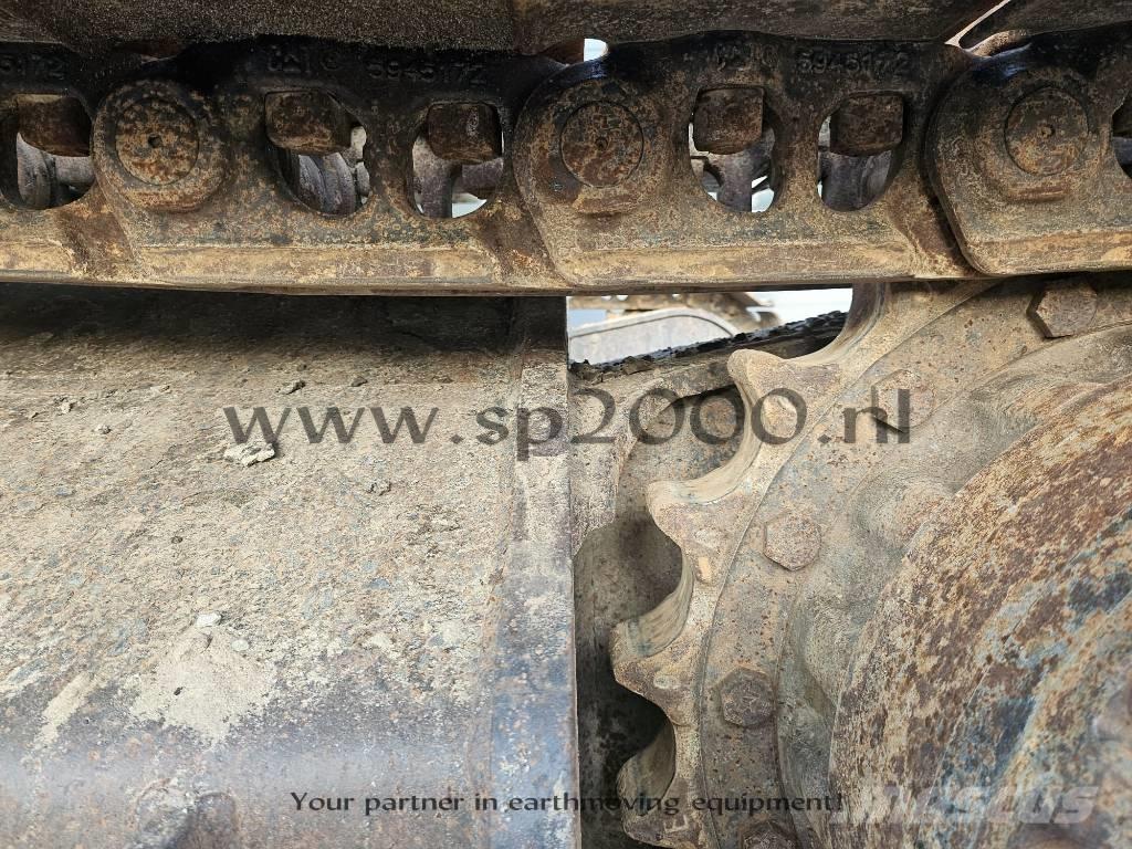 CAT 320 D L حفارات زحافة