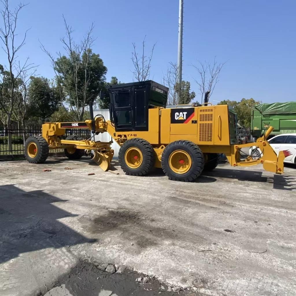 CAT 140 K معدات تمهيد الطرق
