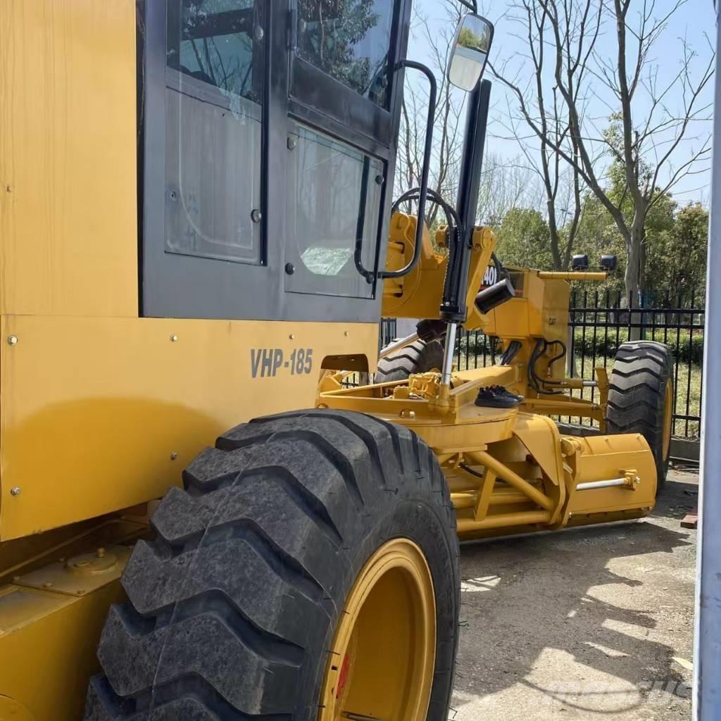 CAT 140 K معدات تمهيد الطرق