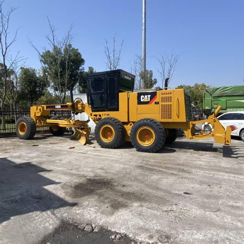 CAT 140 K معدات تمهيد الطرق