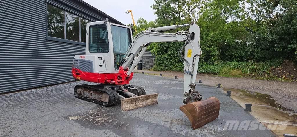 Takeuchi TB228 حفارات صغيرة أقل من 7 طن (حفارات صغيرة)