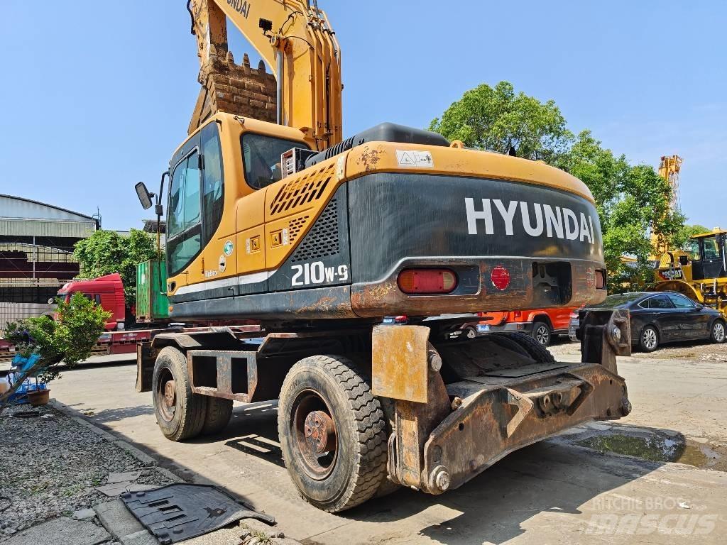 Hyundai R210W-9 حفارات بعجل