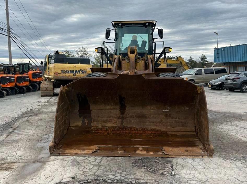 CAT 966 M لوادر بعجل