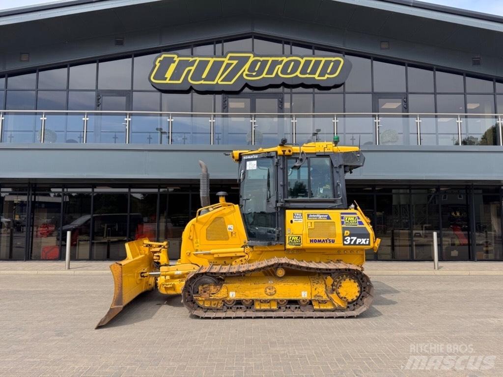 Komatsu D37PXi-24 بلدوزرات مجنزرة