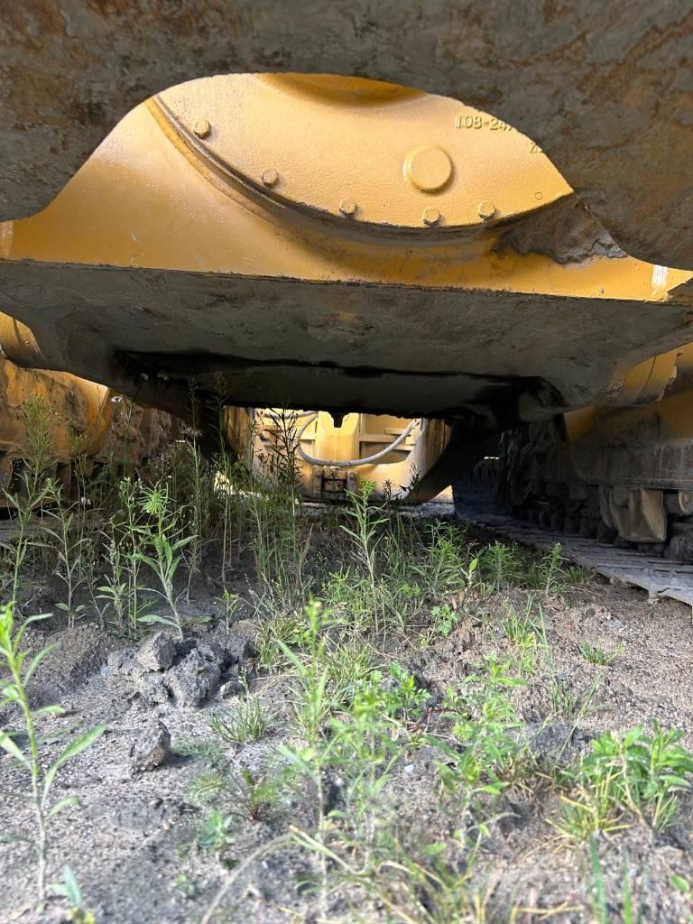 CAT D 5 M LGP بلدوزرات مجنزرة