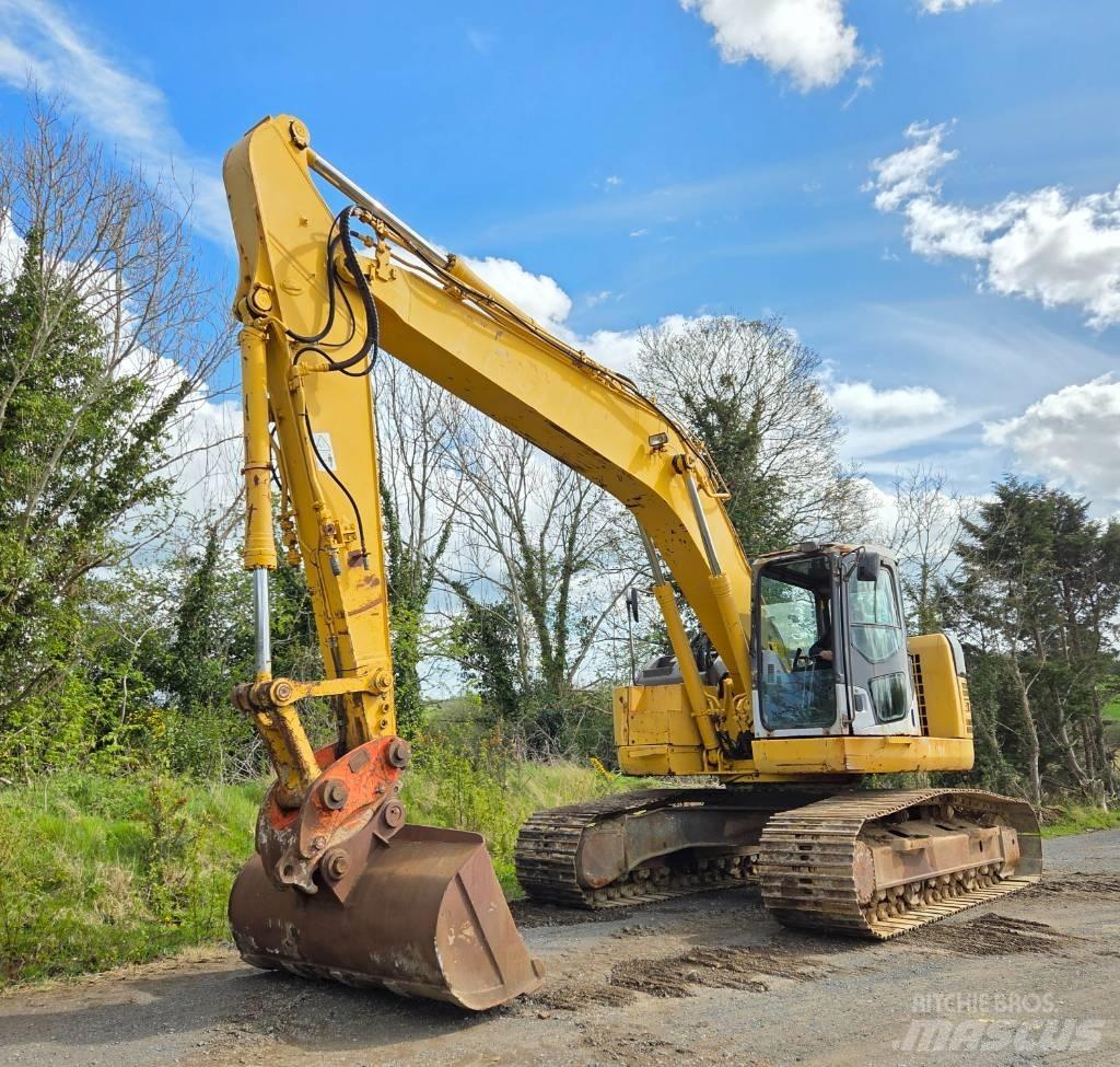 Komatsu PC 228 USLC حفارات زحافة