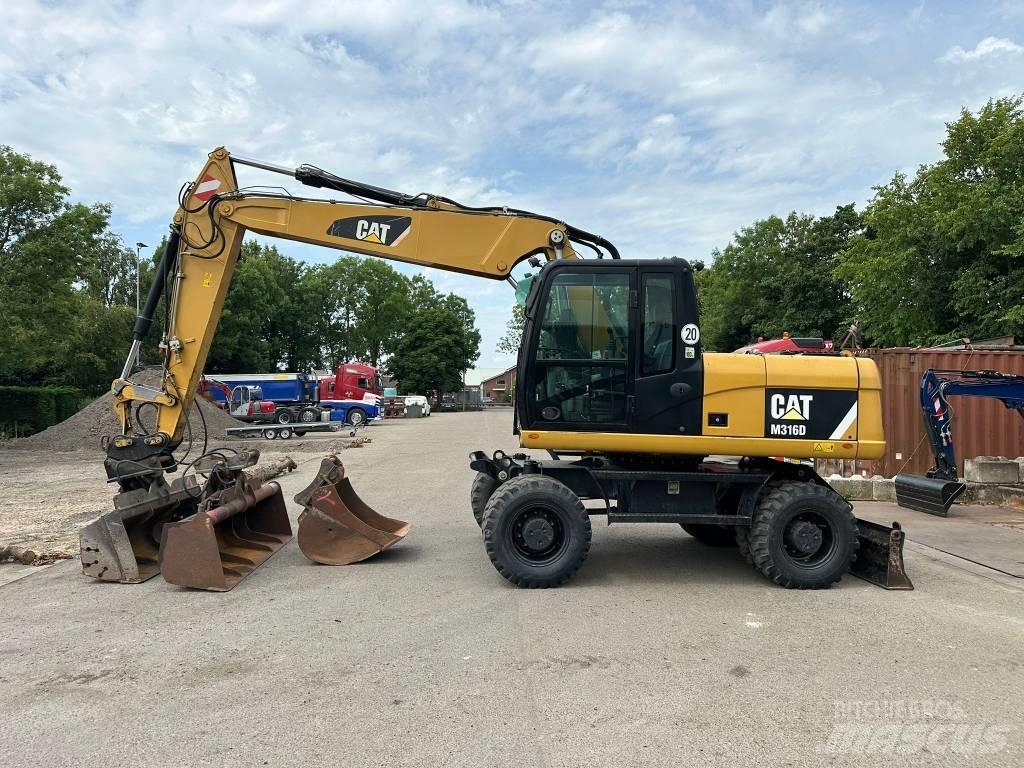 CAT M 316 D حفارات بعجل
