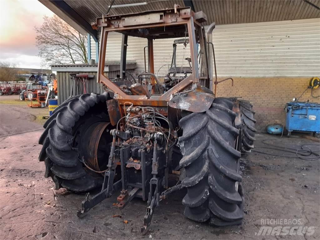 New Holland 8970 الجرارات