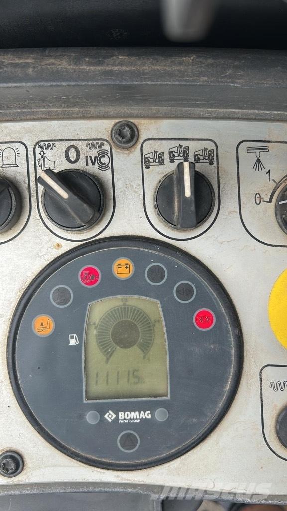 Bomag BW 120 AD-5 مداحل ثنائية الاسطوانة