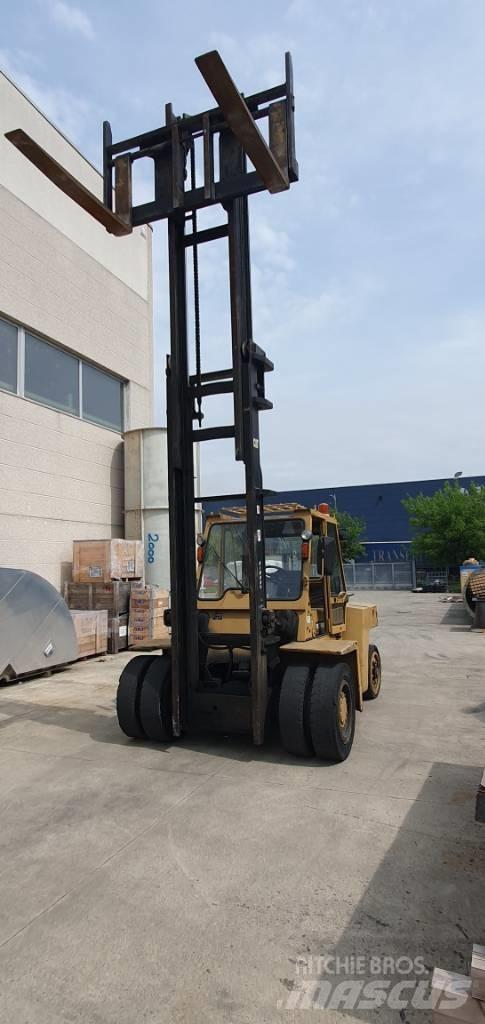 CAT DP 80 شاحنات الديزل