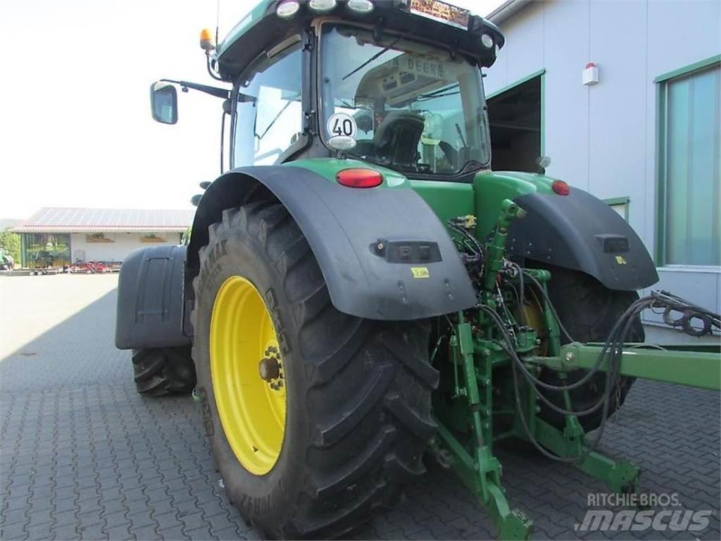 John Deere 8370R الجرارات