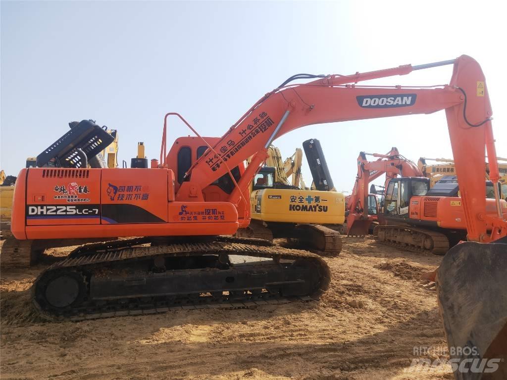 Doosan DH225LC-7 حفارات زحافة