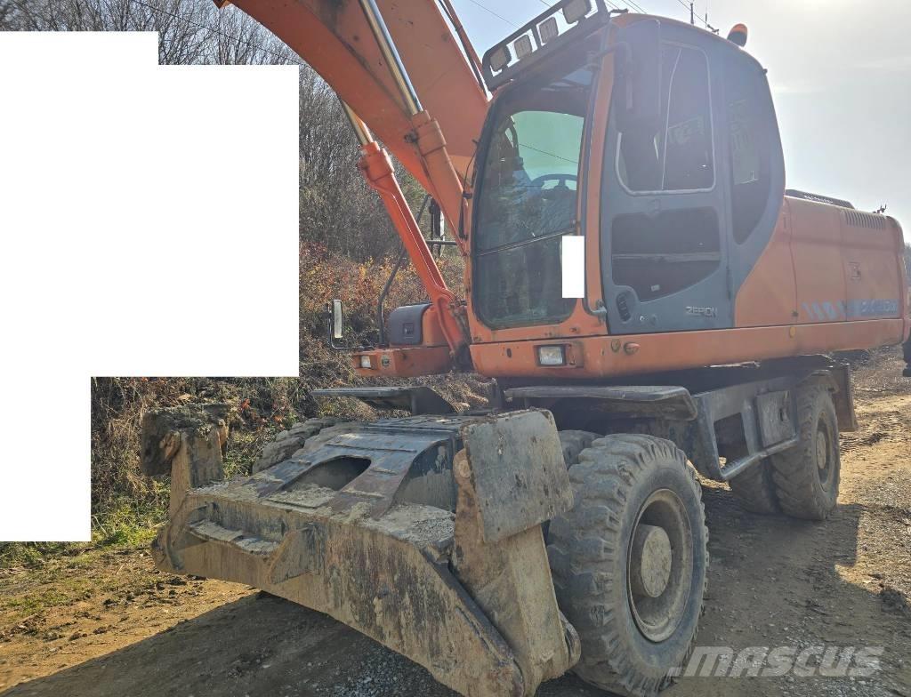 Doosan DX 210 W حفارات بعجل