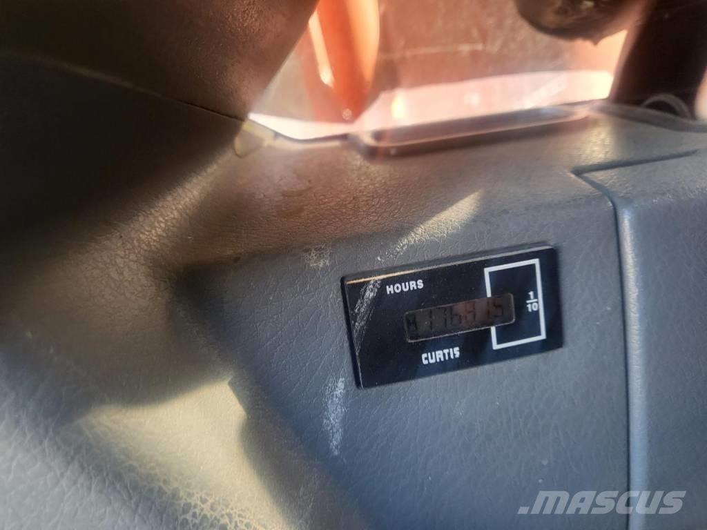 Doosan DX 210 W حفارات بعجل