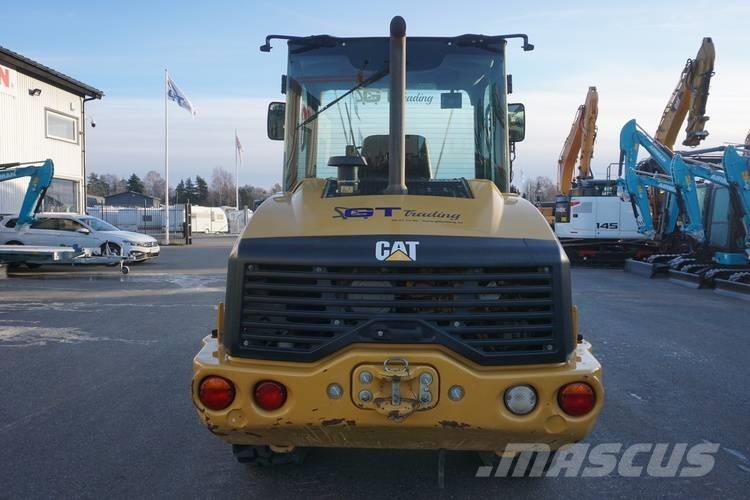CAT 906M لوادر بعجل