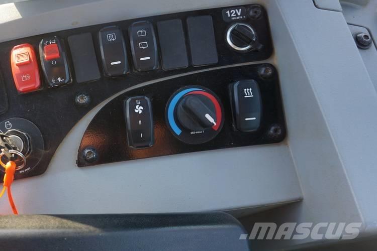 CAT 906M لوادر بعجل