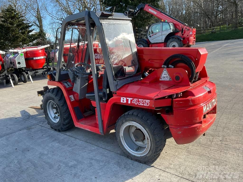 Manitou BT 425 مناولات متداخلة