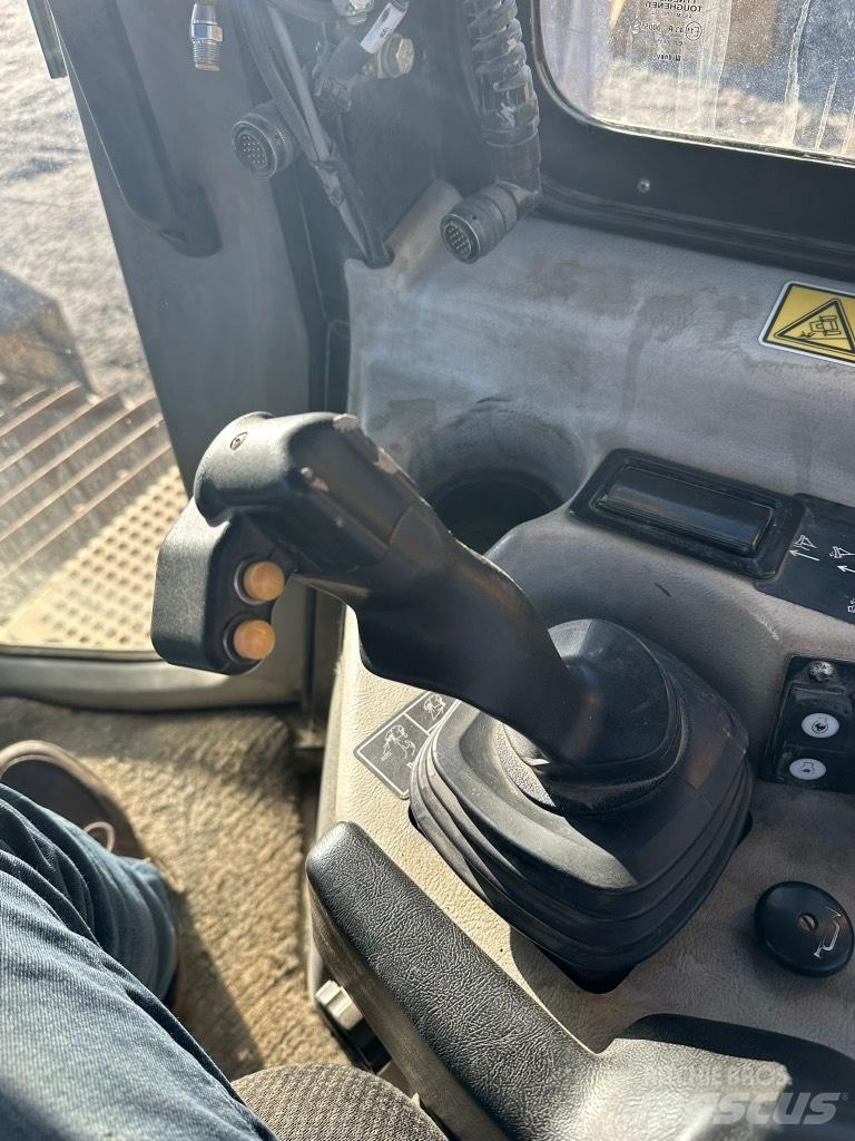 CAT D 6 T LGP بلدوزرات مجنزرة