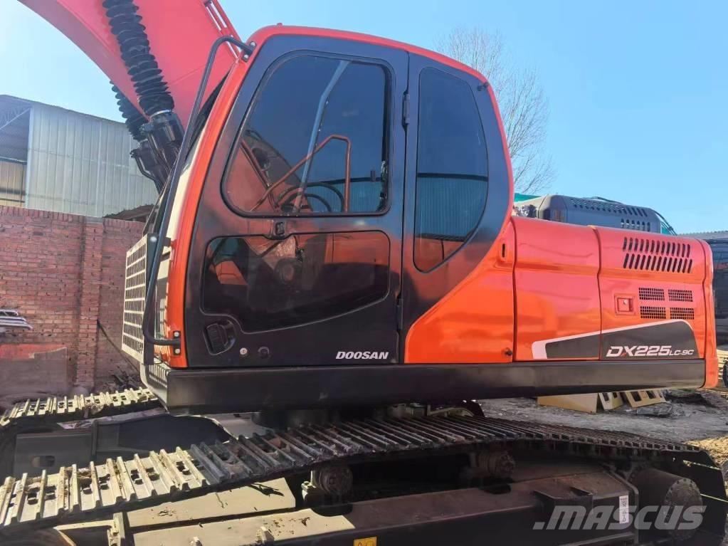 Doosan DX225 حفارات زحافة