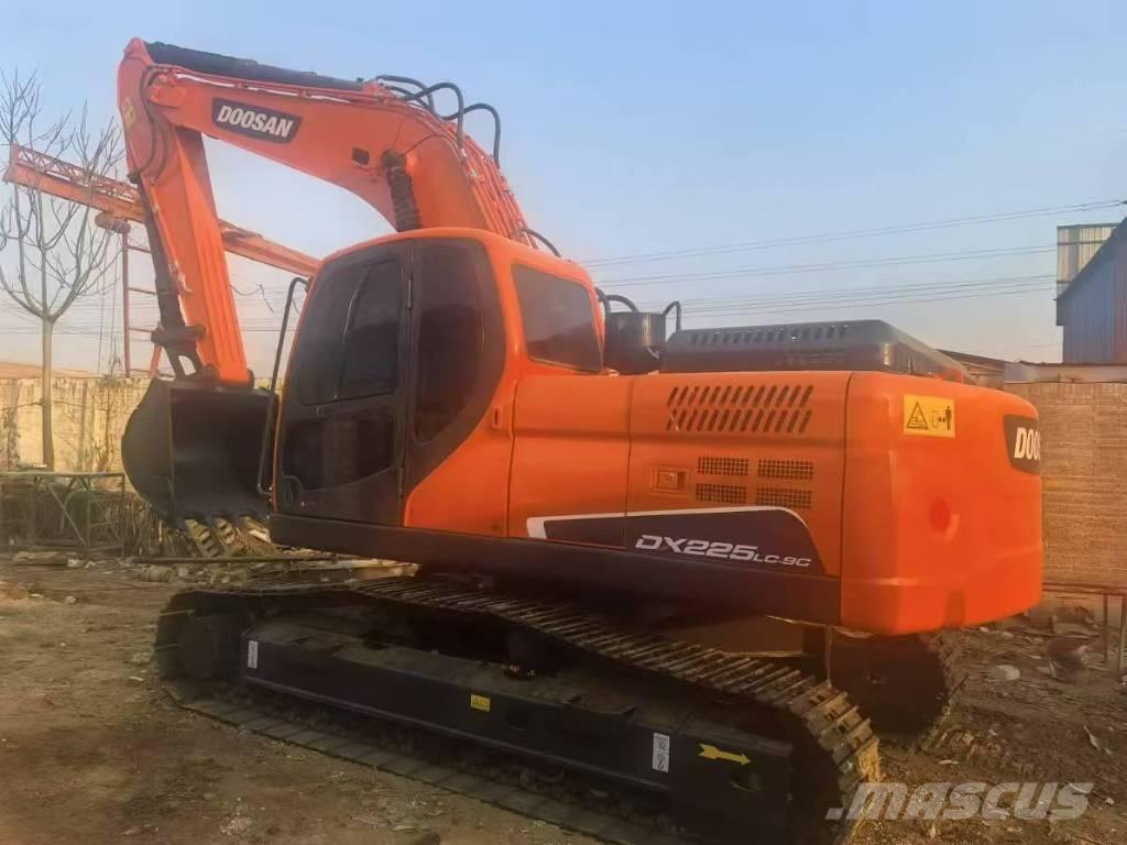 Doosan DX225 حفارات زحافة