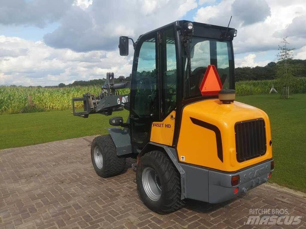 GiANT V 452 T HD لوادر بعجل